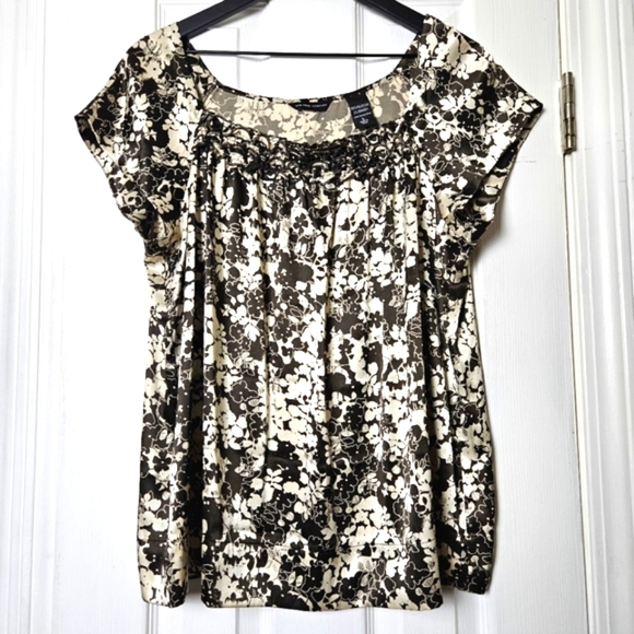 New York & Company Tops - New York & Company satiny short cap sleeves top blouse with floral print Large